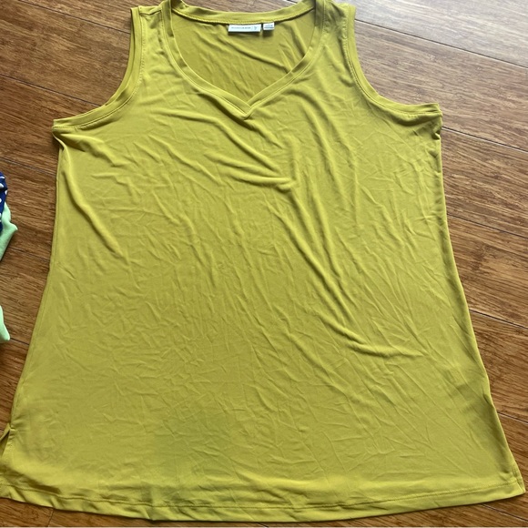 Bundle of 6 Tops: (Size 1X) Susan Graver, Denim & Company & Quaker Factory - Picture 8 of 14